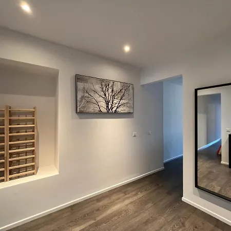 The Lakehouse Retreat - Central Apartment